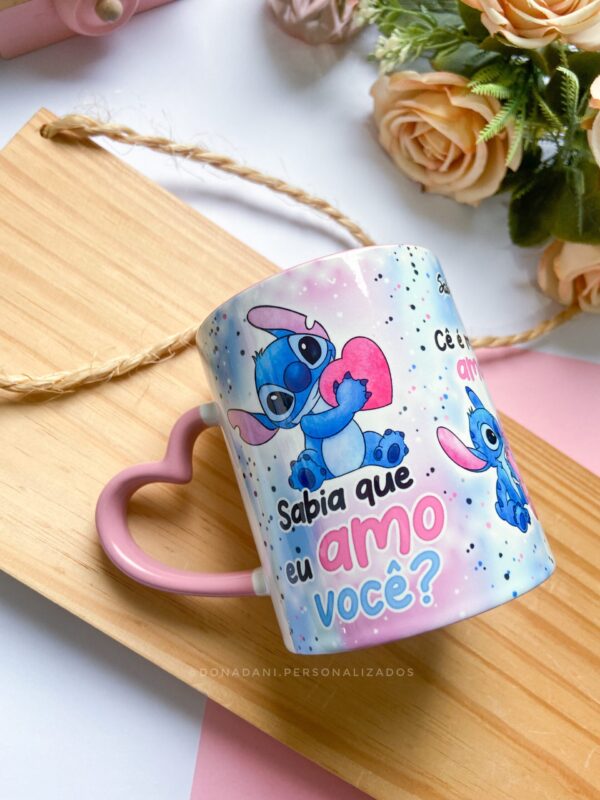 Caneca Coração Rosa Stitch