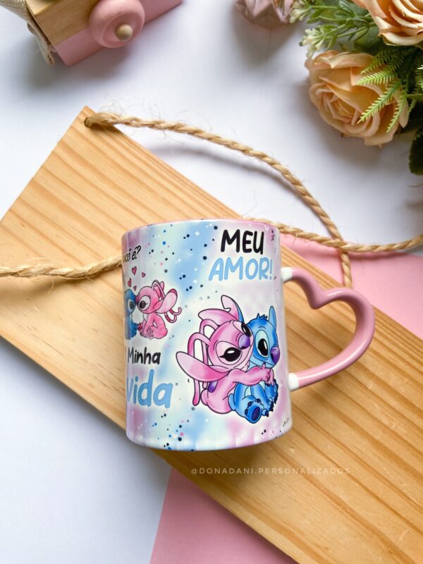 Caneca Coração Rosa Stitch - Imagem 2
